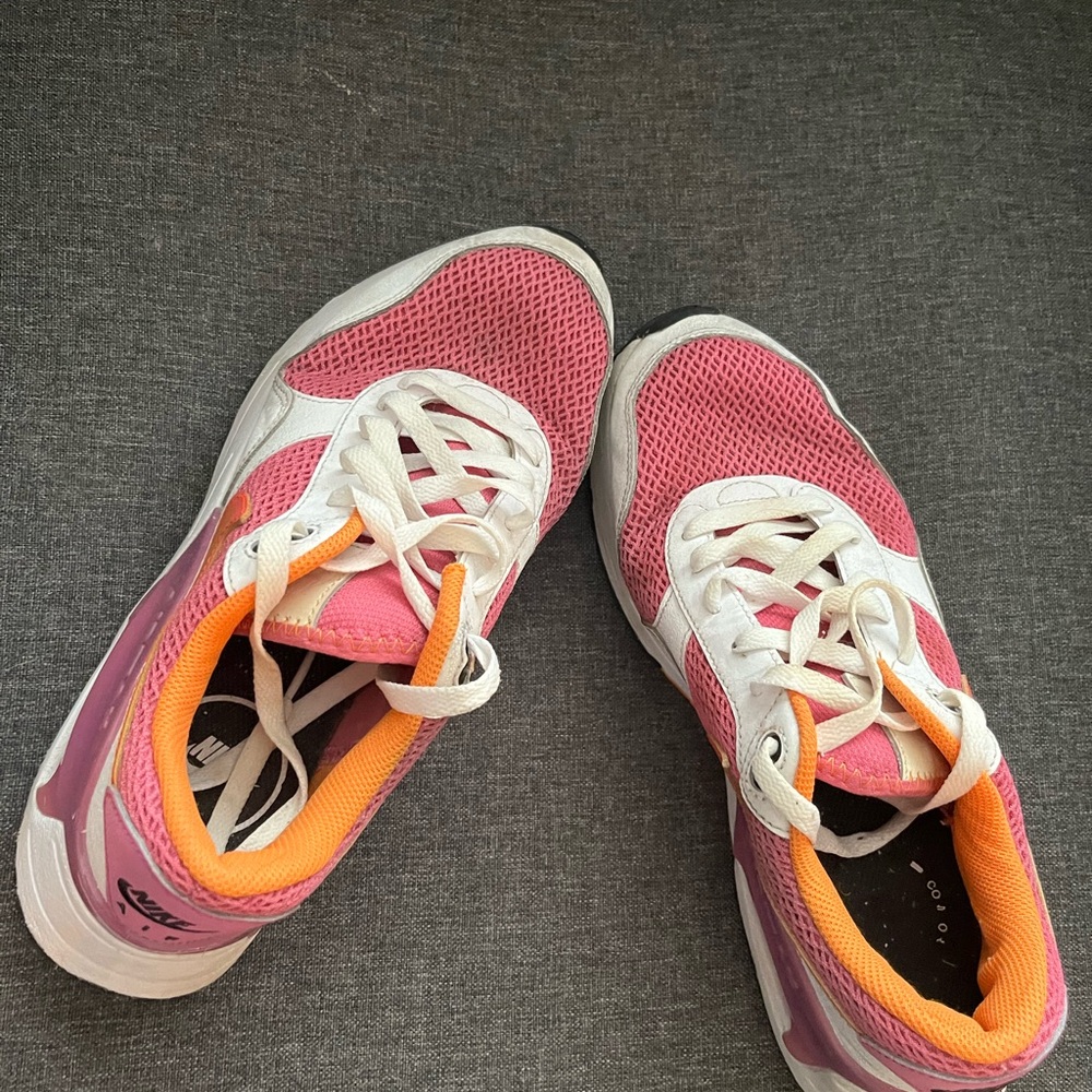 Women’s Nike Air Sneakers size 10
